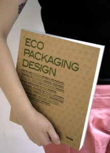 Llibre de referència sobre disseny de packaging sostenible.